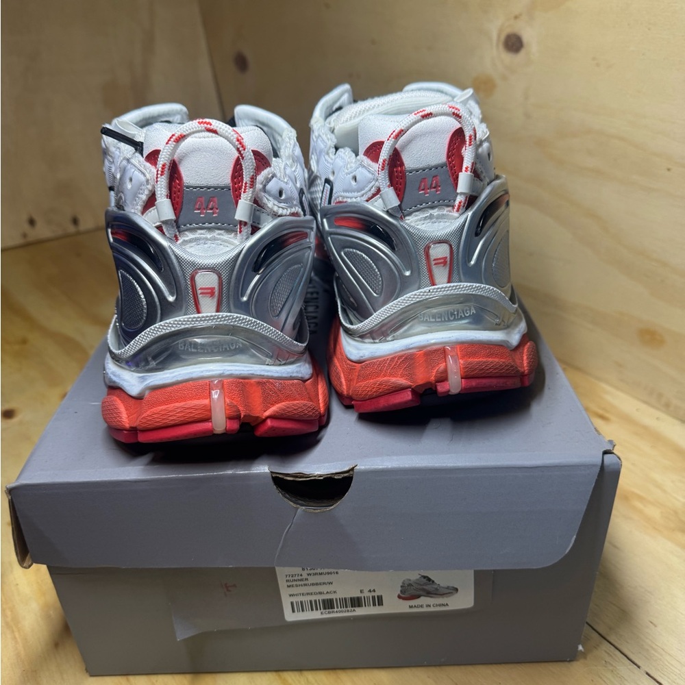Balenciaga White and Gray Sneakers with Red Accents - Picture 4 of 5